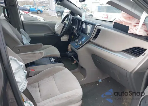 2016 Toyota Sienna Le 8 Passenger z USA, uszkodzony, nr VIN 5TDKK3DCXGS757939